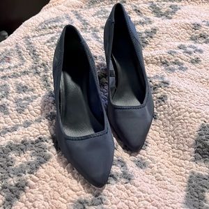 BOGO HEELS IN MY CLOSET. Simply Vera navy blue 3 inch heels. Gently used.